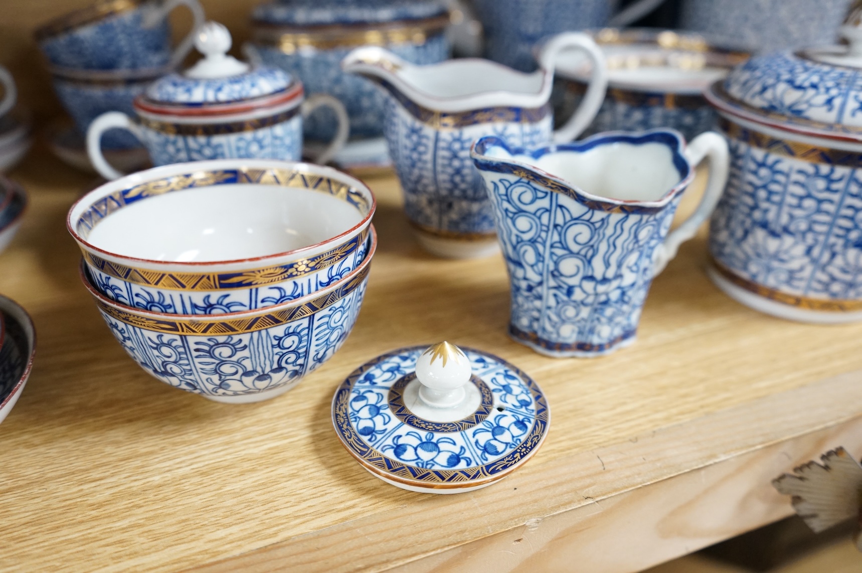 A collection of Worcester Royal Lily pattern tea and coffee wares, late 18th/early 19th century, largest 22cm wide
